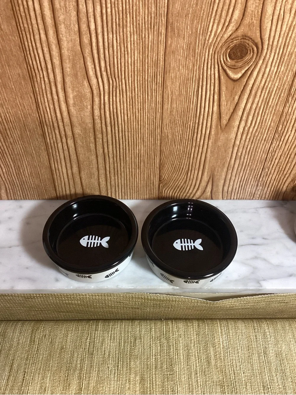 Signature 2008 Black & White Fishbone Ceramic Pet Bowls - Set of 2
